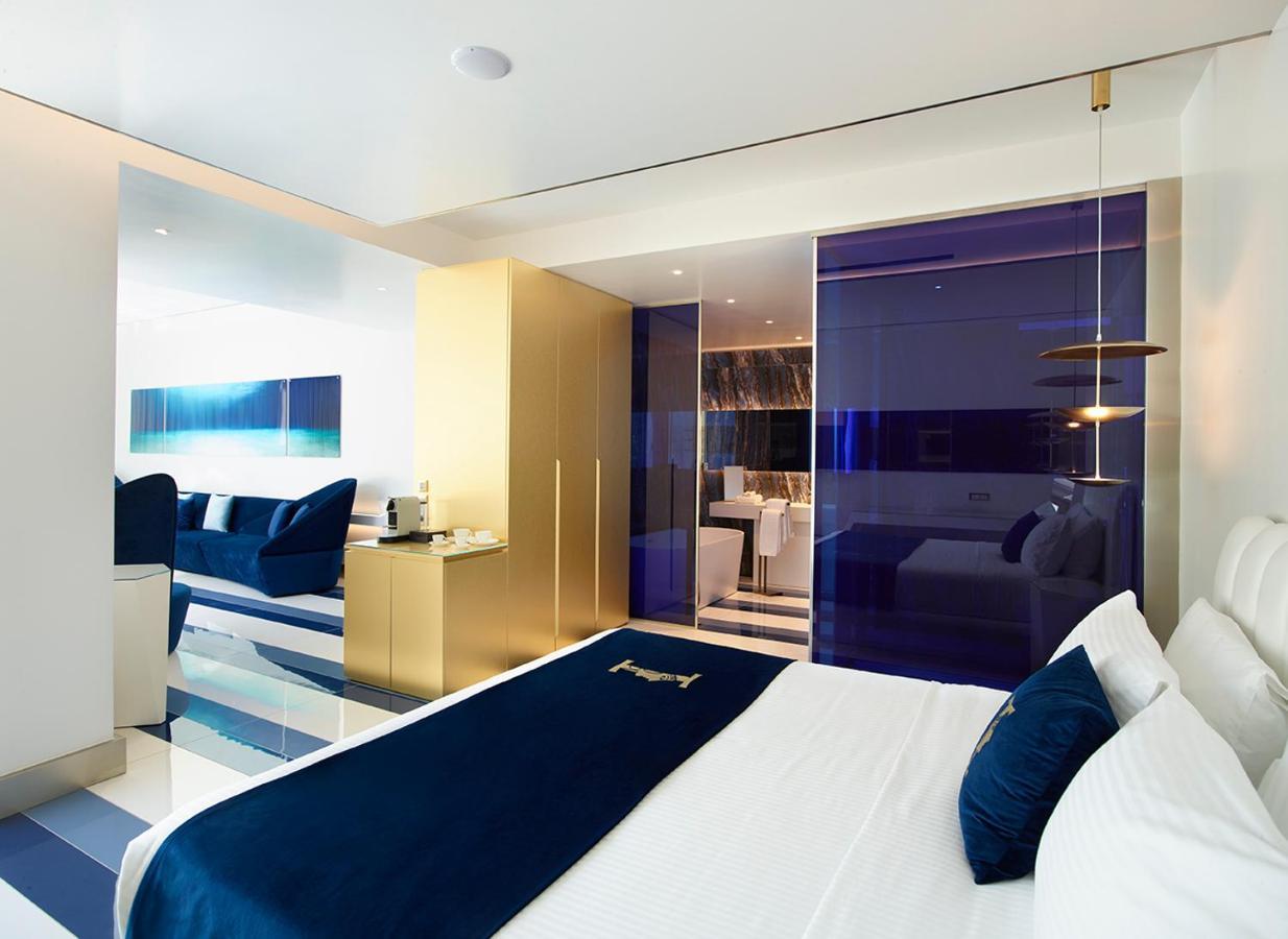 Gold Star Suite Private Pool