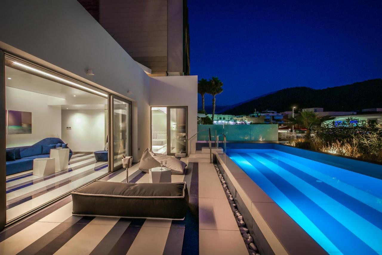 Gold Star Suite Private Pool